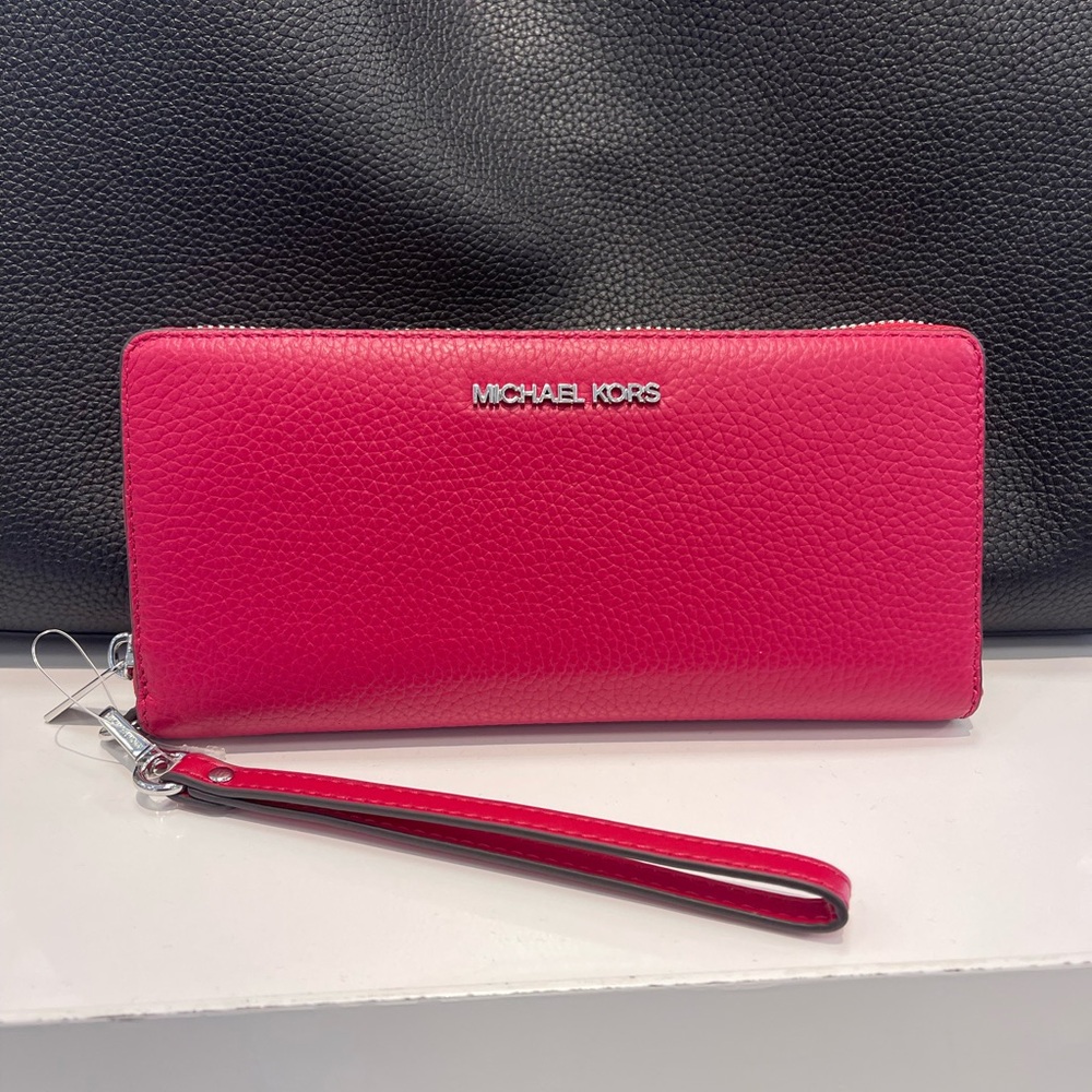 MICHAEL KORS Lg Pebbled Leather Continental Wallet Wristlet Phone
Dark Raspberry - Picture 9 of 16